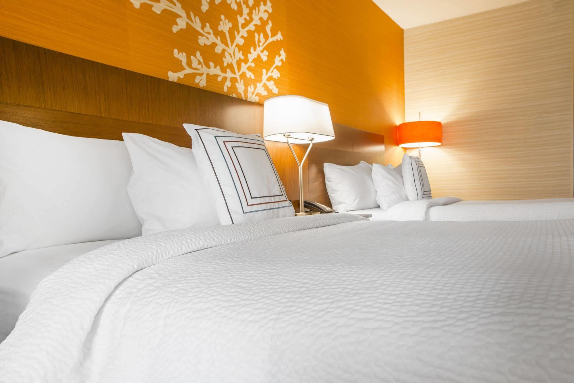 Fairfield Inn & Suites By Marriott Waterloo Cedar Falls Экстерьер фото